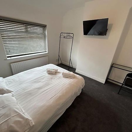 Modern & Spacious 4 Bedroom Home Crewe Exteriör bild