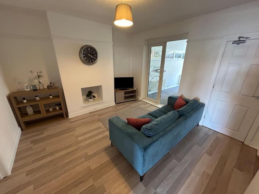 Modern & Spacious 4 Bedroom Home Crewe Exteriör bild