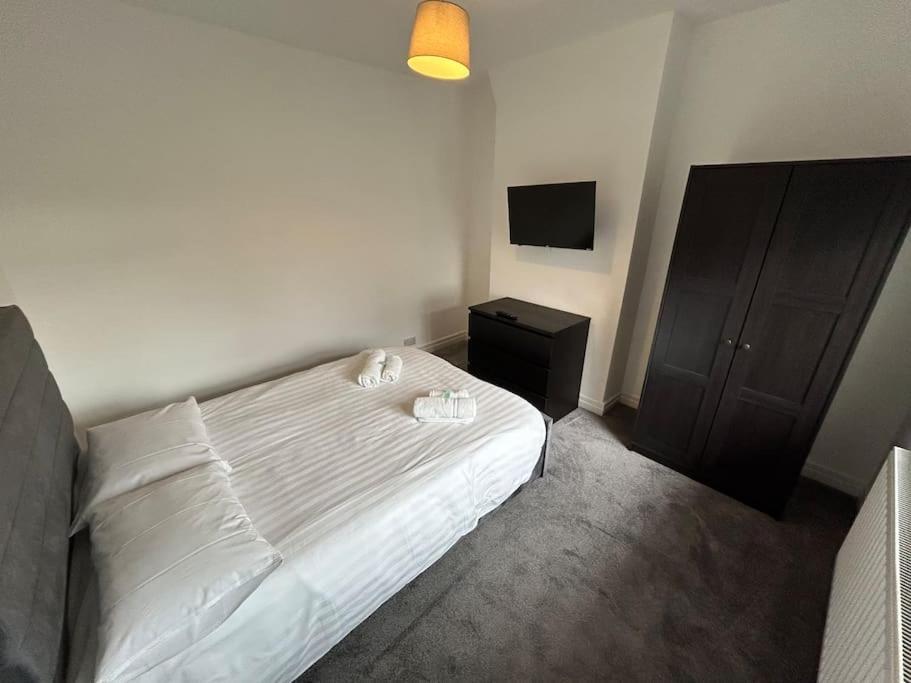 Modern & Spacious 4 Bedroom Home Crewe Exteriör bild