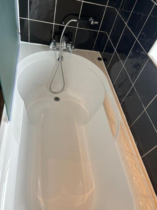 Modern & Spacious 4 Bedroom Home Crewe Exteriör bild