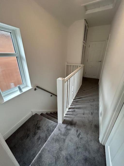 Modern & Spacious 4 Bedroom Home Crewe Exteriör bild