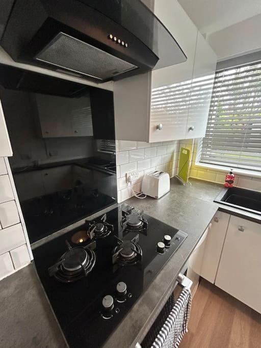 Modern & Spacious 4 Bedroom Home Crewe Exteriör bild